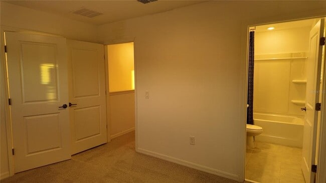 Building Photo - 2004 Viewfinder St