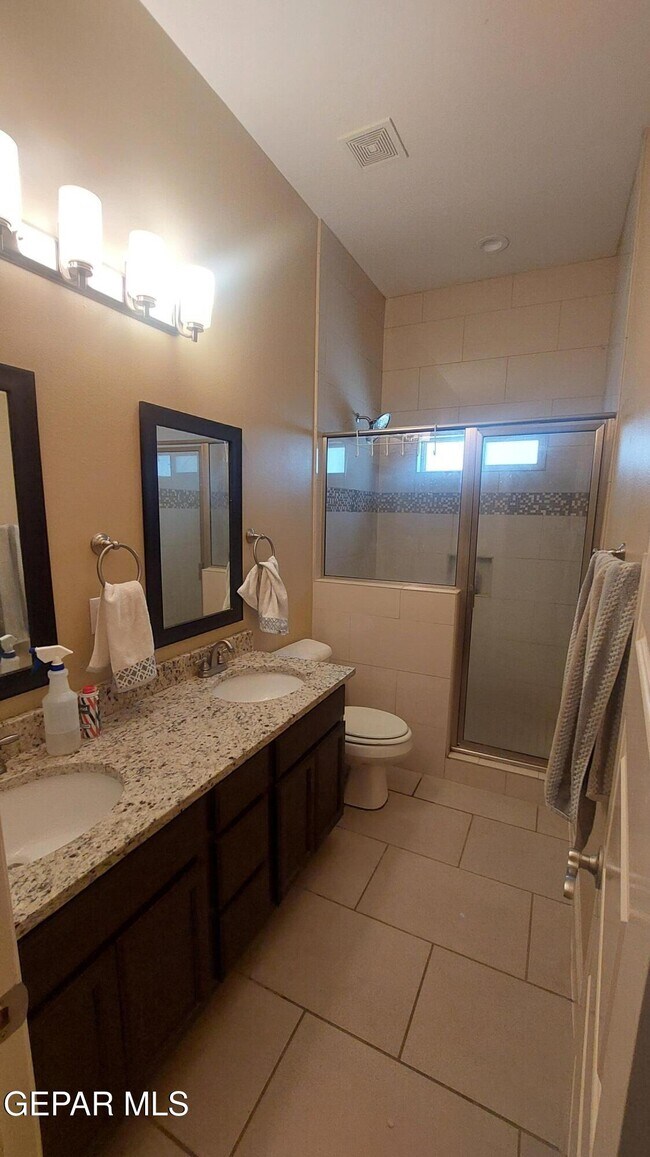 Building Photo - 13076 Cozy Cove Ave