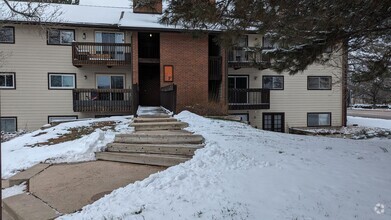 Building Photo - NICE 2-BEDROOM, 2-BATHROOM TOWNHOME WITH F...