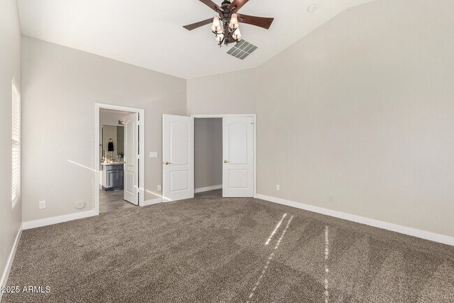 Building Photo - 911 E Lovegrass Dr