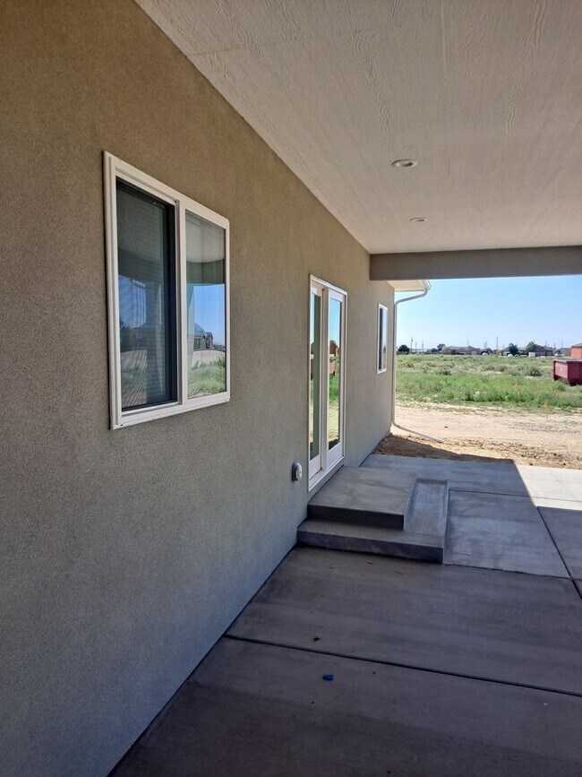 Building Photo - ALL PROSPECTIVE TENANTS MUST SUBMIT A $58 NON-REFUNDABLE APPLICATION FEE PER APPLICANT ONLINE AND...