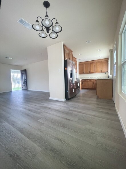 Building Photo - 7949 Clearfield Ave