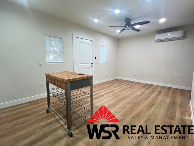 Building Photo - Newly Renovated Rental!