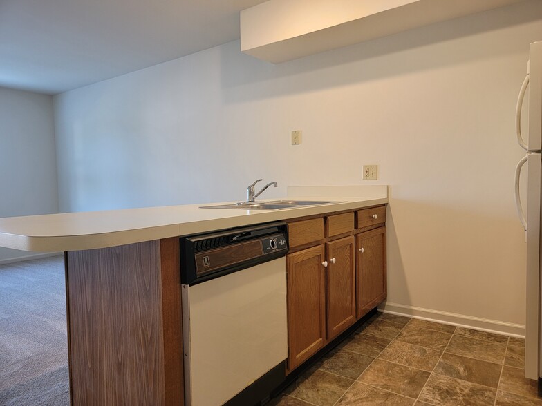 Building Photo - 685 Brunnerville Rd