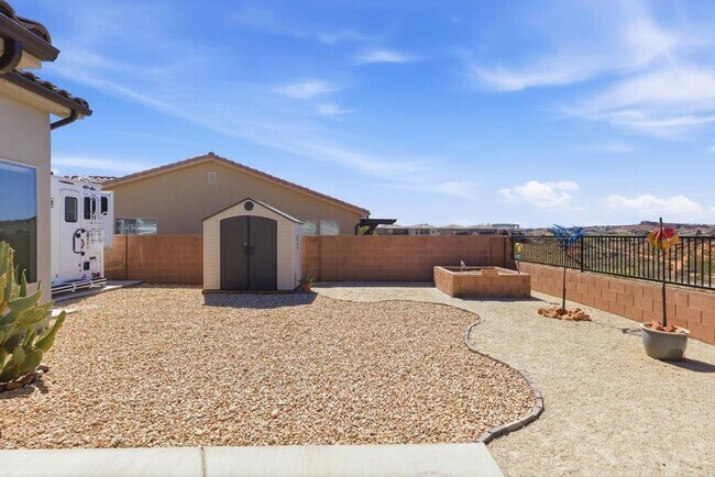 Building Photo - Brio Beauty! 3 Bedroom Home with View and RV Parking!