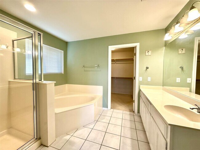 Building Photo - 13720 Greinert Dr