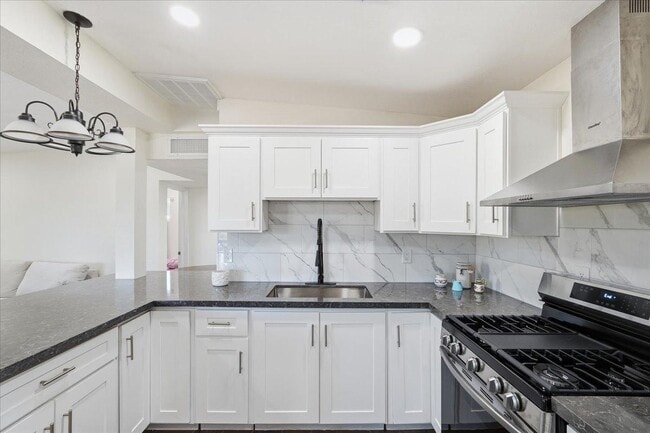 Building Photo - 38466 N Basin Rd