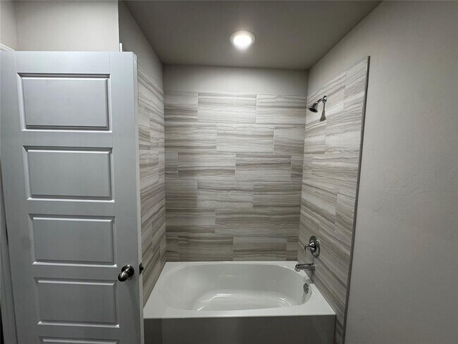 Building Photo - 14237 Babbling Brook Dr