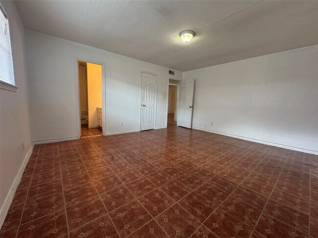 Building Photo - 6405 Westward St