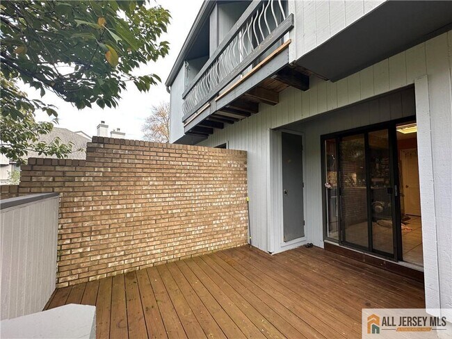 Building Photo - 34 Cotoneaster Ct