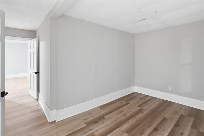 Building Photo - 168 Lunenburg St