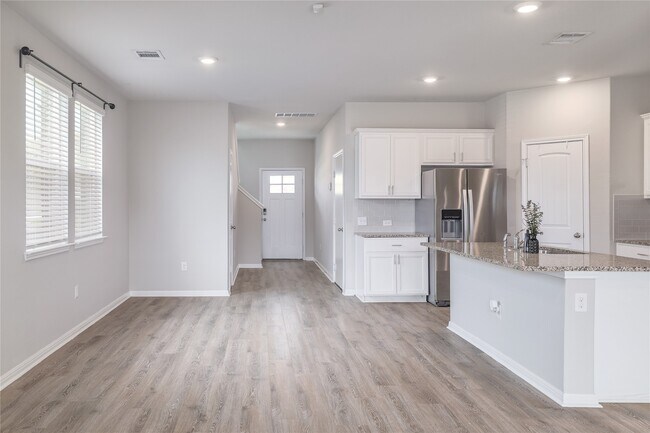 Building Photo - 445 Shiner Ln
