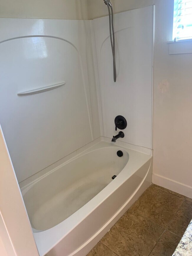 Building Photo - Beautiful 3 bedroom1.5 bath townhome in Price Utah