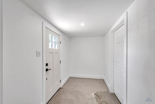 Building Photo - 1607 Butternut Ln