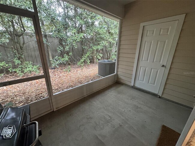 Building Photo - 2508 SW 35th Pl