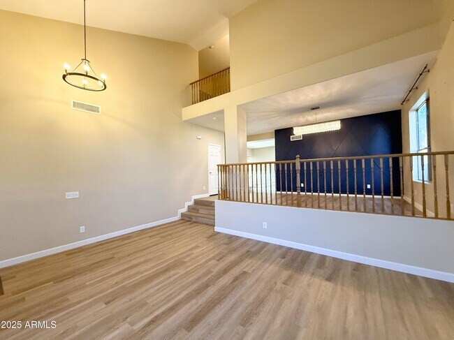 Building Photo - 1432 S Apache Dr