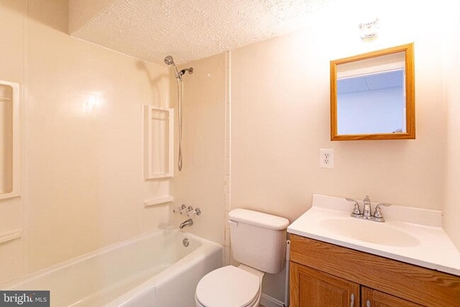 Building Photo - 14912 Emory Ln