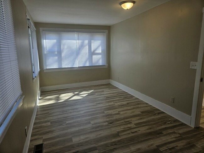 Building Photo - Warren