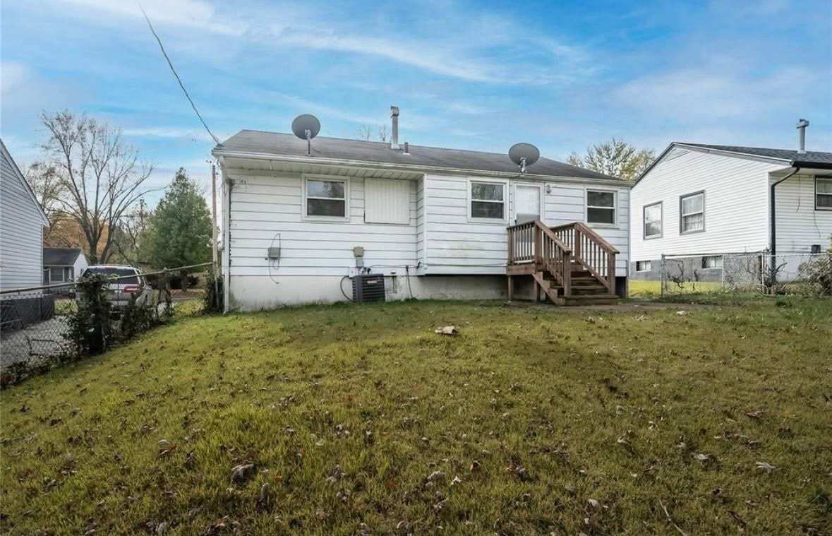 Building Photo - 325 Caithness Rd