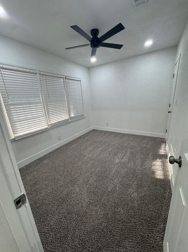 Building Photo - 800 Canosa Ave