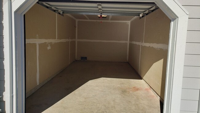 Building Photo - Love the Ocean? 2/2 Condo. STUNNING OCEAN VIEW! Private Patio + 2 Private Garages