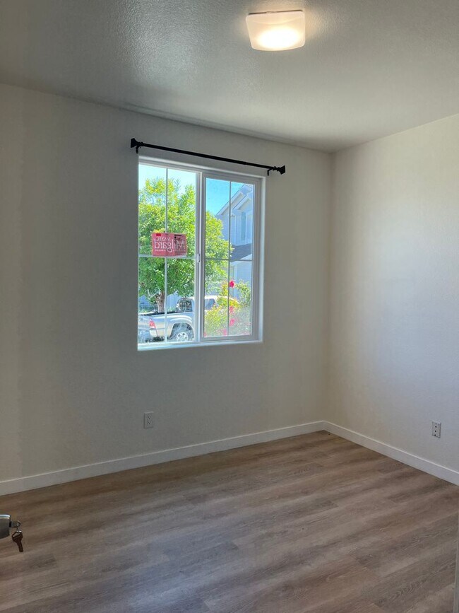 Building Photo - 2065 Banjo Dr