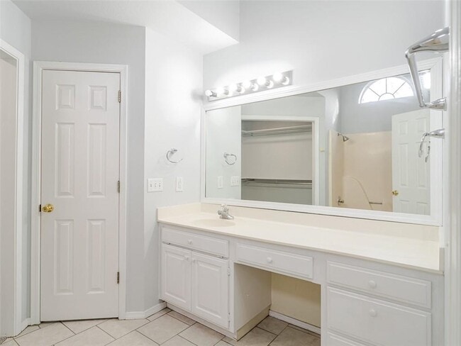 Building Photo - 2802 W Sunset Dr