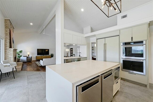 Building Photo - 5700 Penick Dr