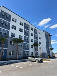 Building Photo - Beautiful and Brand New 1/1 +DEN Apartment in MILLENIA PARK