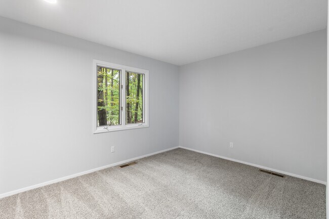 Building Photo - 17767 Falling Leaves Rd