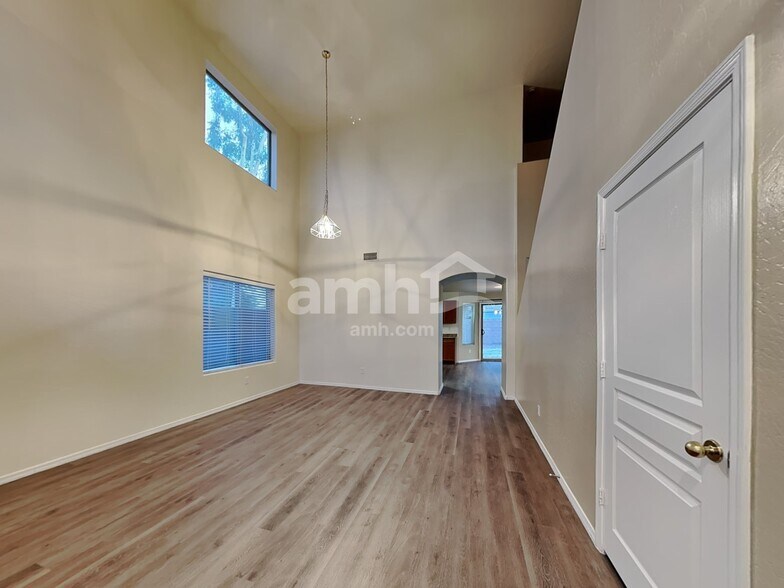 Building Photo - 3799 E Ironhorse Rd