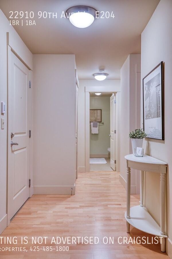 Building Photo - Beautifully Updated 1 Bedroom Condo w/Priv...