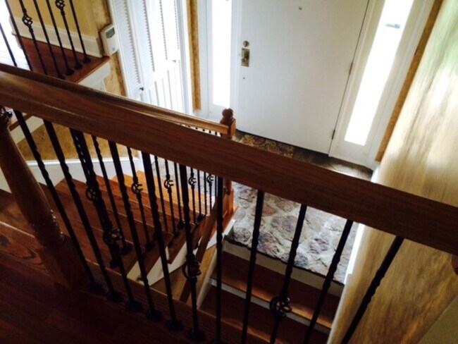 Building Photo - 124 Arlington Cir