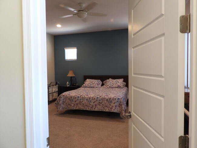 Building Photo - 3 Bedroom 2 Bathroom