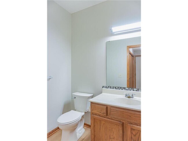Building Photo - 112X Crystal Pl W