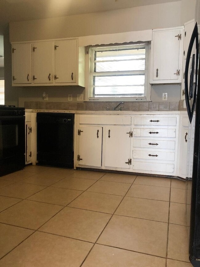 Building Photo - Charming 4 BD 2 BA Home in Prime Decatur Location