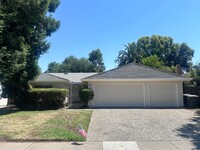 Building Photo - Beautiful 3 Bed/2 Bath La Riviera Home! 3 ...