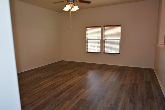 Building Photo - 1303 Horseshoe Ranch Dr