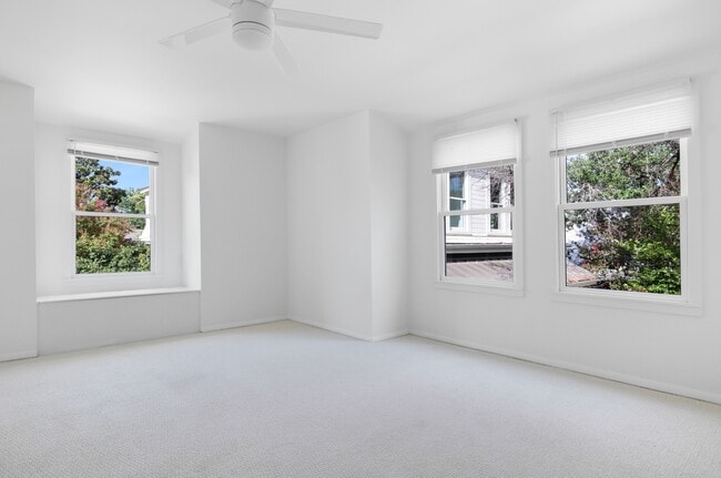 Building Photo - 1112 W 10th St