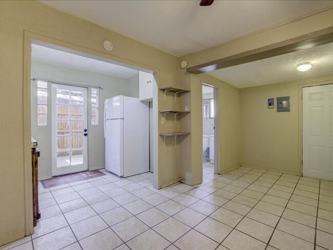 Building Photo - 1 Bedroom 1 Bathroom