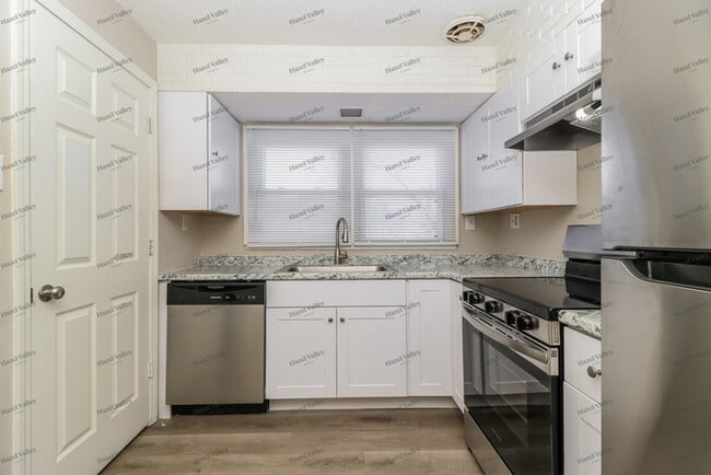 Building Photo - 235 Emerling Dr