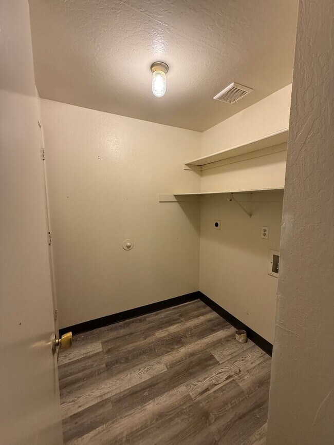 Building Photo - Adorable single story home in Sparks