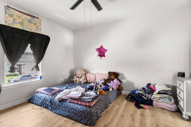 Building Photo - Beautiful Home
