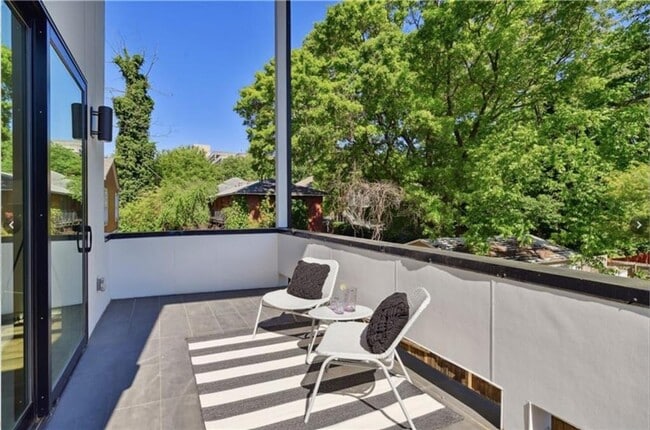 Building Photo - 536 Highland Ave NE