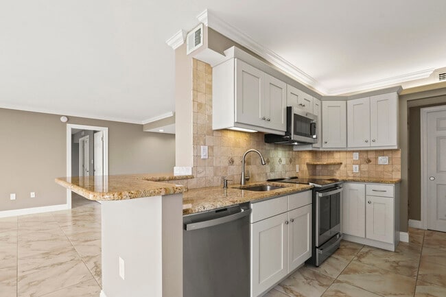 Building Photo - 4200 N Ocean Dr