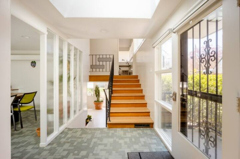 Building Photo - 2102 Mariposa Ave