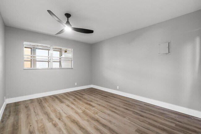 Building Photo - 173 Seville H