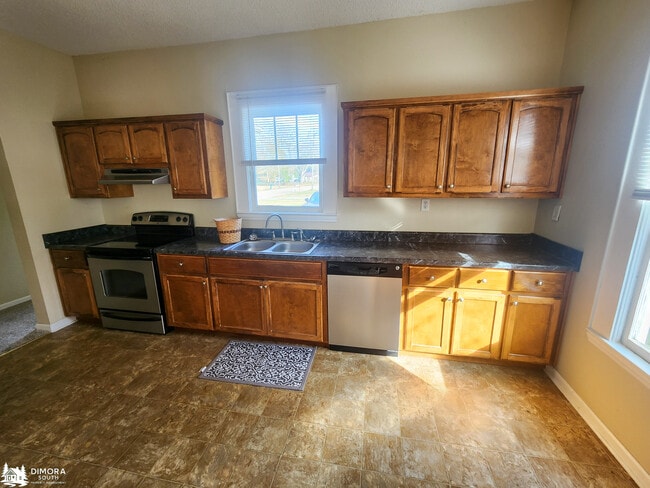 Building Photo - 501 S Presley St