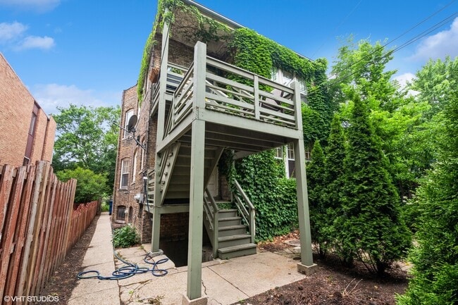 Building Photo - 557 Barton Ave