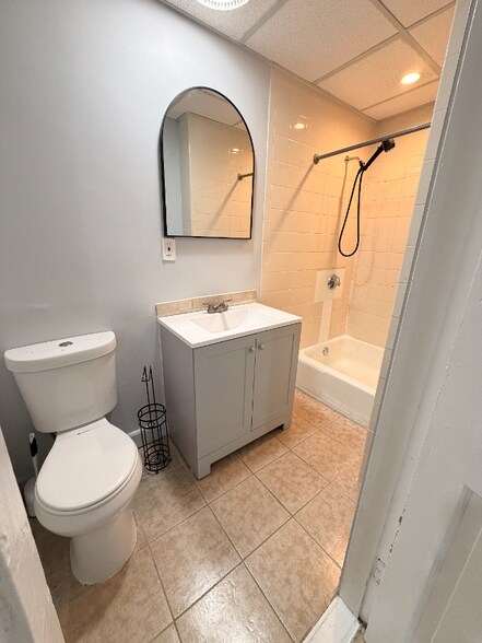 Building Photo - 73 Haverhill St